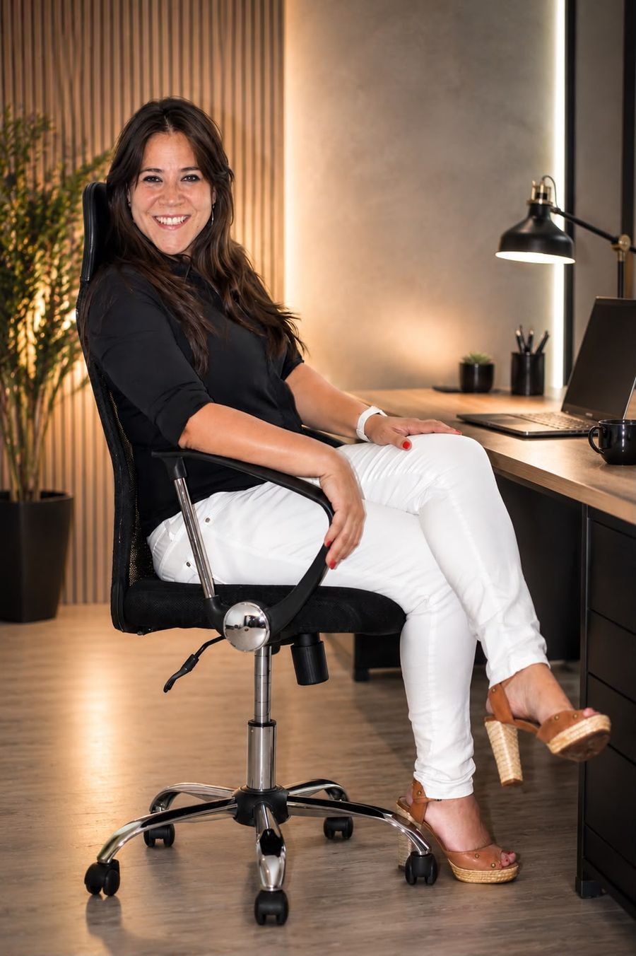Solange Zavala en su espacio de trabajo